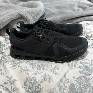 On Cloud Tennis Shoes/Running Shoes